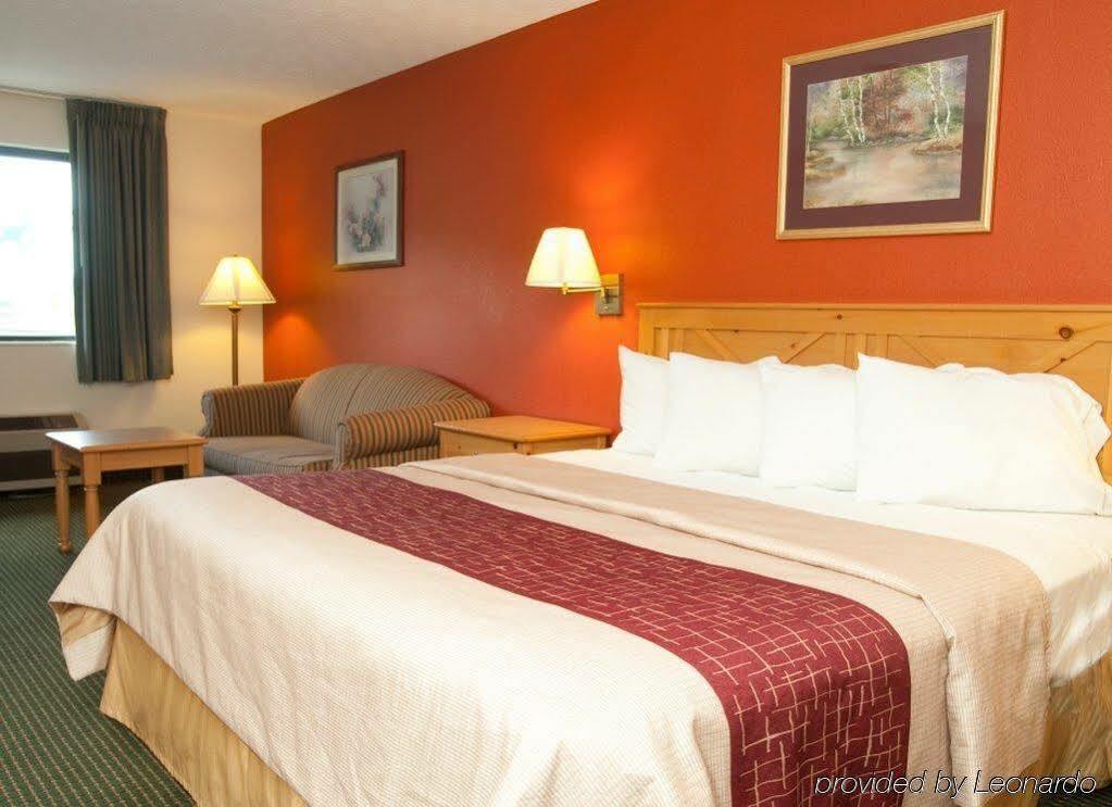 Red Roof Inn & Suites Hermitage Екстер'єр фото